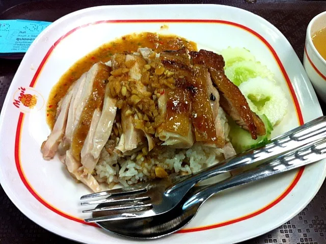 ข้าวมันไก่ย่าง カーオマンガイ (焼) @スワンナプーム空港 ที่สนามบินสุวรรณภุมิ|akiさん