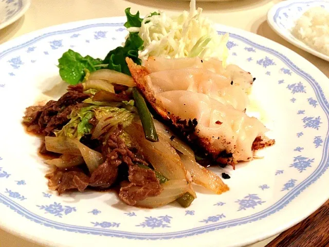 焼きチーズ餃子と肉野菜炒め|Yas Nakさん