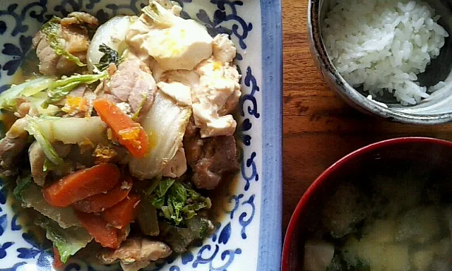 お昼ごはん　白菜と鶏肉中心の煮物|直樹さん