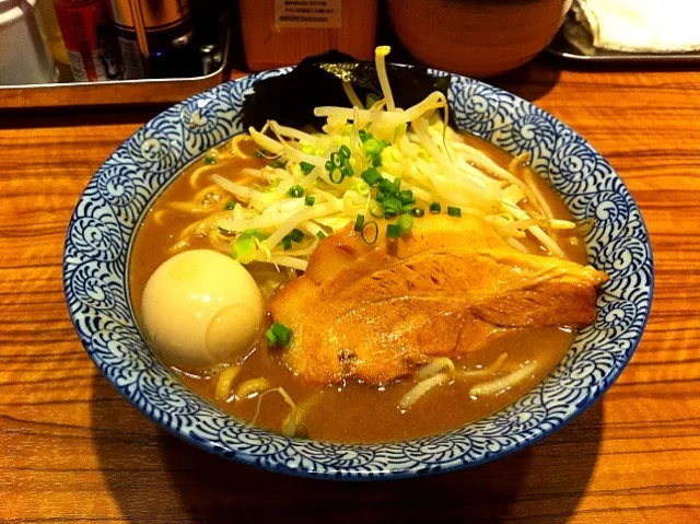 燈郎のラーメン 海苔5枚半熟煮玉子トッピング|塩豚骨さん