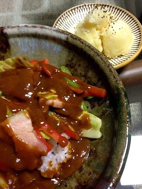 Snapdishの料理写真:野菜とベーコンの炒めカレー、チーズ粉ふきいもみ|やっちゃんさん