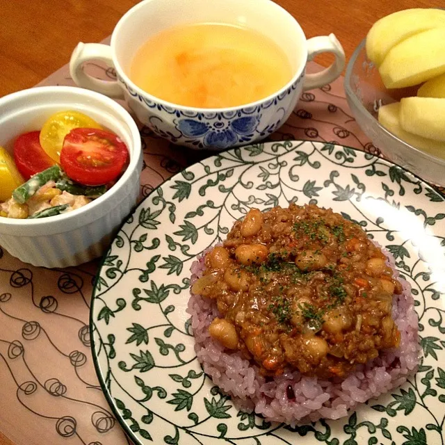 ドライカレー  インゲンとコーンのサラダ  コンソメスープ  りんご|ikukoさん