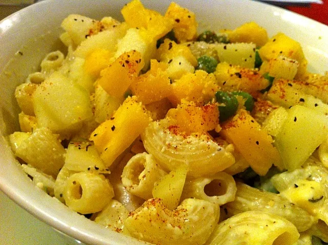 Pineapple & melon pasta|karen chan lye mayさん