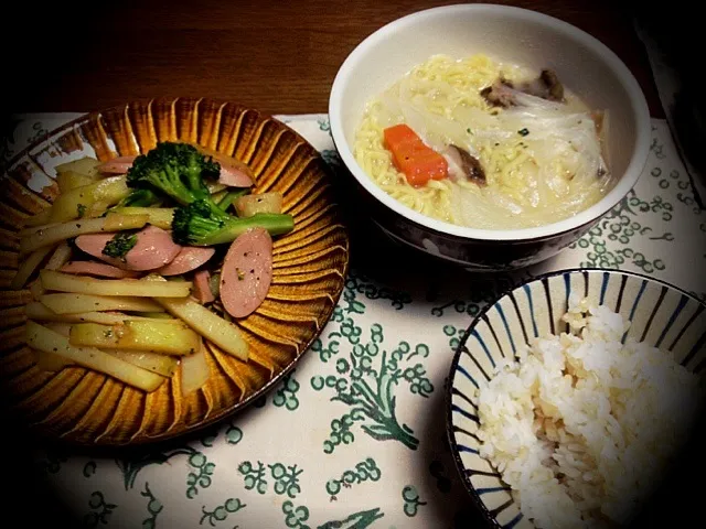 Snapdishの料理写真:サクっと作ってサクッと食べた晩飯|HalfPintさん