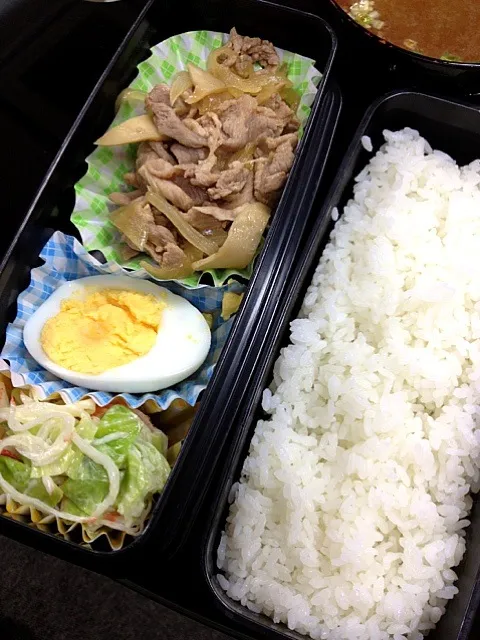 Snapdishの料理写真:お弁当 ぶた玉ねぎ炒め|庭のうぐいすさん