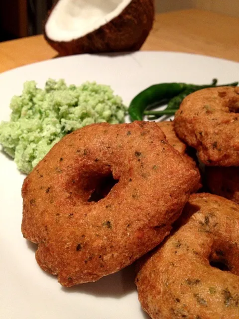 ulundu vadai and chilli chutney|fadheelaさん