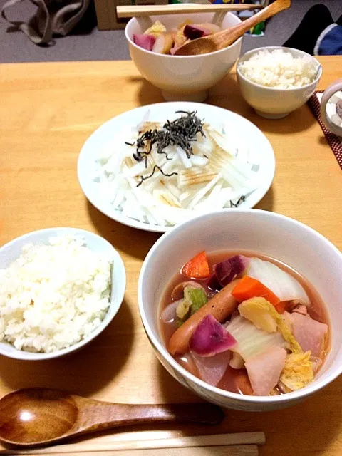 Snapdishの料理写真:ポトフと大根サラダ|真衣さん