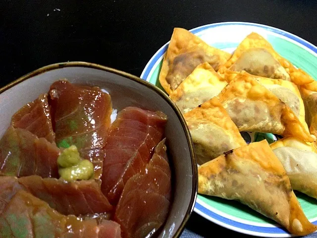 マグロの漬け丼とワンタンの皮で納豆を包んで揚げたもの|渡辺 努さん