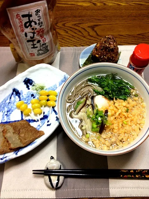 掛け蕎麦の昼ご飯🍂銀杏とじゃこ天・玄米おにぎり付|さかぽんさん