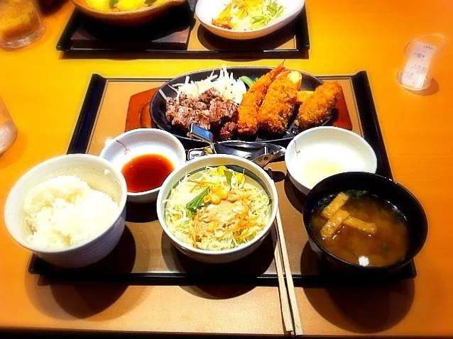 カットステーキとカキフライ定食|るちさん