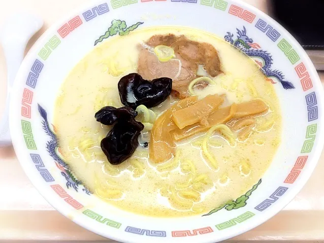 Snapdishの料理写真:豚骨ラーメン|ando_kumikoさん