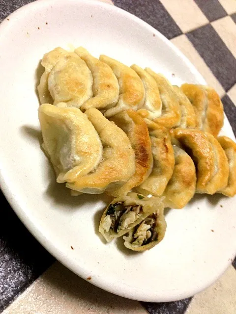 梅と鯖の焼き餃子|休日限定ままさん