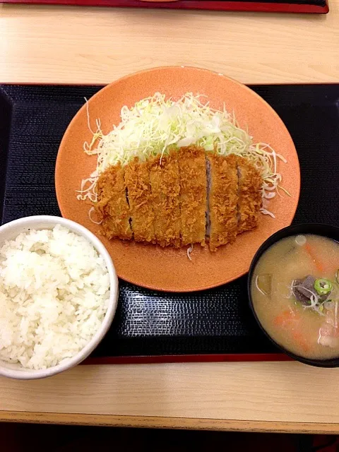 Snapdishの料理写真:ロースカツ定食|LiNxさん