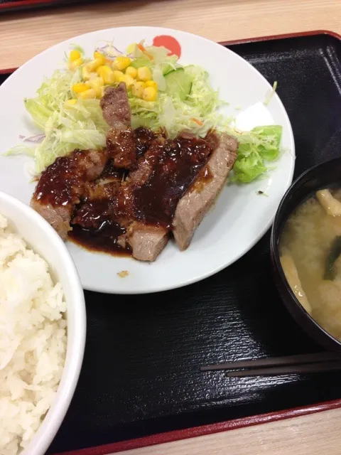 トンテキ定食ライス特盛 630円|Shigechika AIKAWAさん