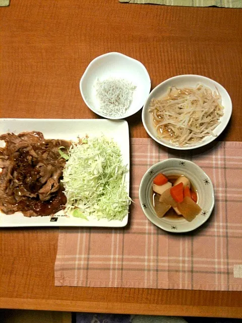 豚の生姜焼きと煮物ともやしの和え物とじゃこ|岩永美空さん