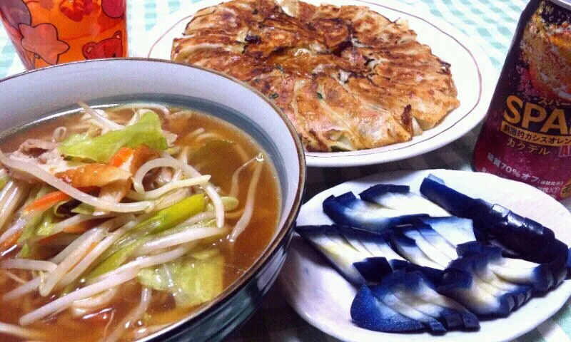 野菜ラーメン、焼き餃子、茄子浅漬け|まあるさん