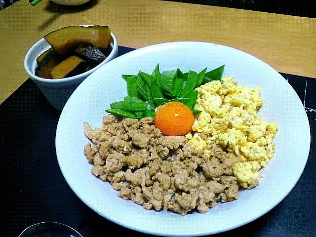 Snapdishの料理写真:とりそぼろ丼|みほさん