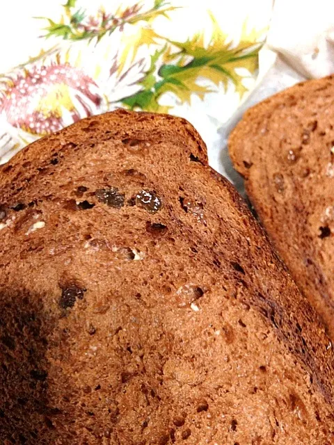 ホワイトチョコチップとレーズン入りのチョコ生地食パン|ぺぽりさん