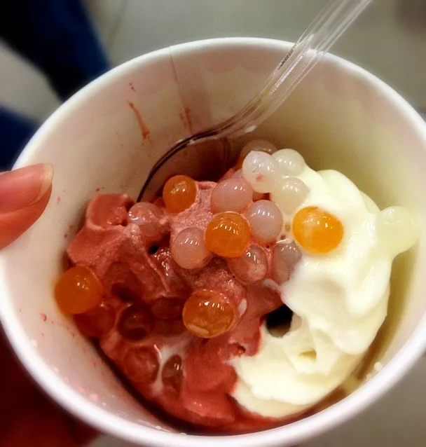 Red Velvet Cake and Lychee Yogurt|I make food look good. 😎さん