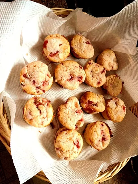 Lemon & strawberry muffins|Juan Ignacio Trobbianiさん