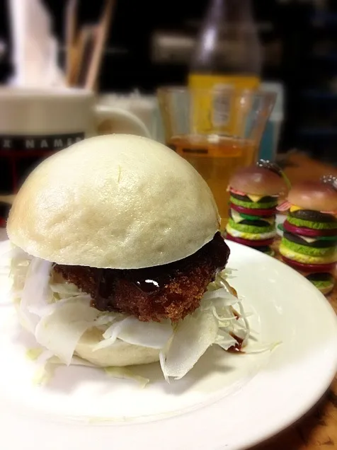 肉まんの皮でコロッケバーガー😋👍|にょんにいさん