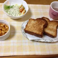 Snapdishの料理写真:サラダ、くるみパン、トマト豆煮 、ココア|yunaさん