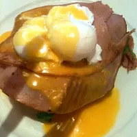 Snapdishの料理写真:Eggs Benedict|Annette Meltonさん