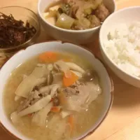 豚汁と白菜と鳥の煮付け、だしで使った昆布の佃煮|yu-koさん