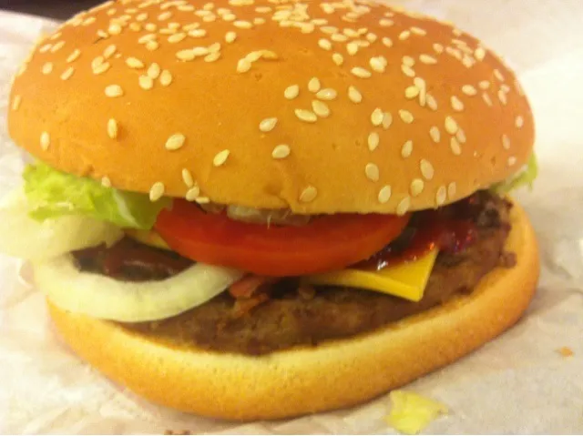 Snapdishの料理写真:Whopper w/bacon cheese|shinさん