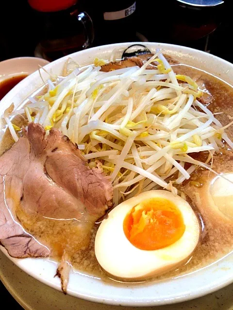 Snapdishの料理写真:醤油ラーメン ネギ抜き もやしトッピング 藤一番|中町さん