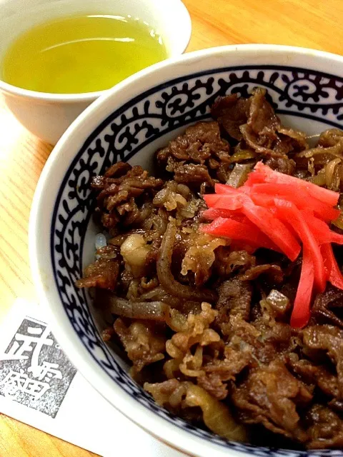 Snapdishの料理写真:ちょこっと牛丼 もちろん松坂牛|ダンディ☆和田さん