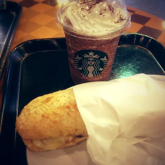 IN STARBUCKS|Markさん