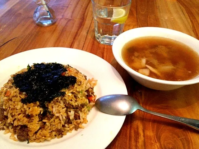 korean fried rice n seafood miso soup.|kyosukeさん