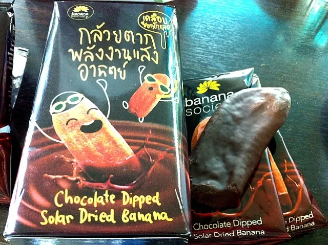 Solar dried banana choc dipped|Issara. 🍴さん