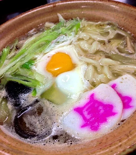 Udon noodles in clay pots かしわ汁鍋うどん@資さんうどん|ショウコさん