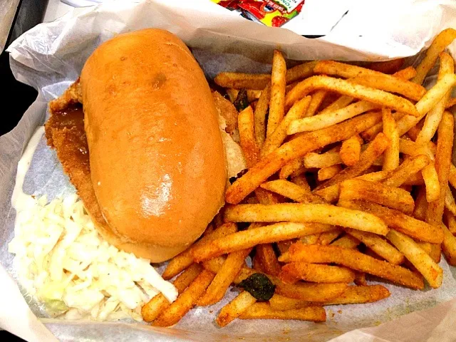 Pork katsu burger with curry fries|Ellaさん