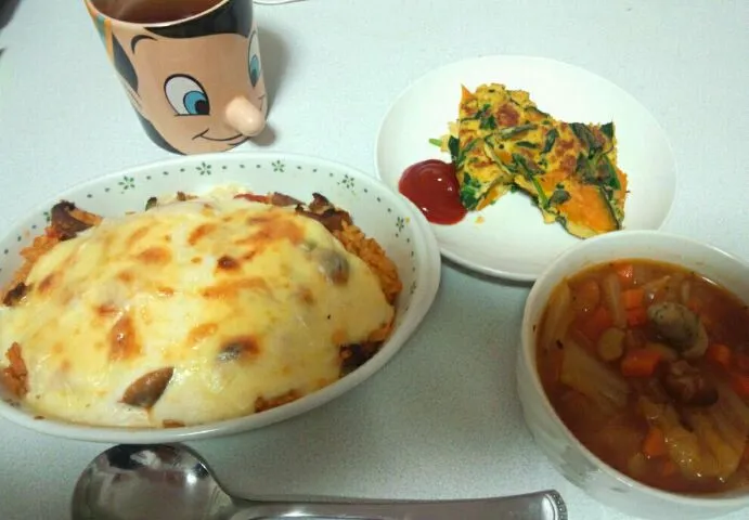 Snapdishの料理写真:ミートドリア、かぼちゃとほうれん草のオムレツ、野菜スープ|もえちゃんさん