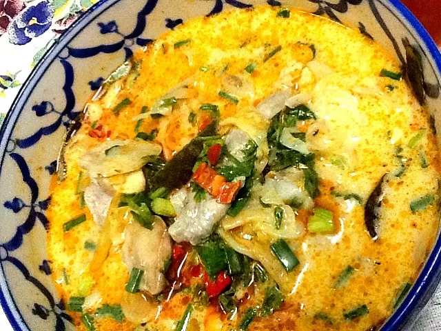 Chicken with Galanga in Spicy and Sour Coconut Milk|Little Tomatoさん