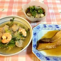 Snapdishの料理写真:エビと豚肉と白菜の中華炒めとブリの照焼き、酢ガキです|東川千夏さん