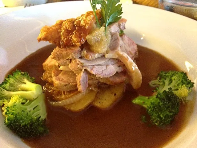 Snapdishの料理写真:Roasted pork shoulder w. chips|(=^x^=)さん