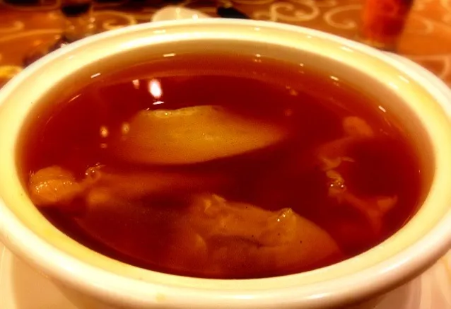 老母雞㷛小排翅chicken soup with shark fin@彭園|Larry Chuさん