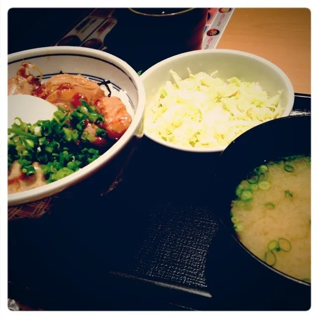 吉野家〜半玉焼鳥つくね丼|たまよさん