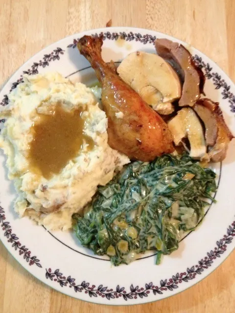 Sunday Dinner: Roasted Sausage Chicken, Vegan Mashed and Vegan Creamed Spinach.|http://melissasmenu.wordpress.com/さん