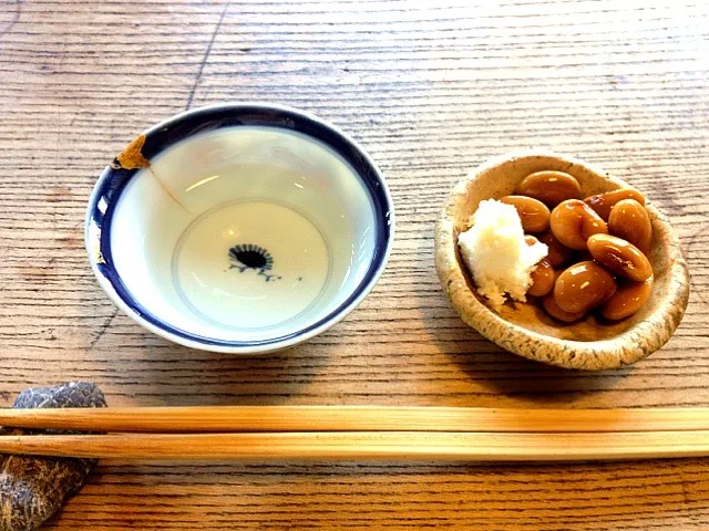 丹波篠山の無農薬大豆しょうゆ漬けと辛味大根で昼から蕎麦屋で一杯|makoさん