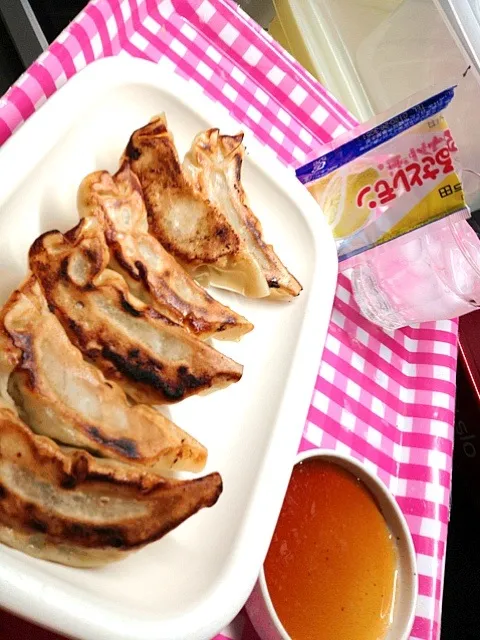 Snapdishの料理写真:よく焼きを、もっとよく焼いて。ふるさとレモンで、レモンサワー、これは、グー☆*:.｡. o(≧▽≦)o .｡.:*☆|ハルさん