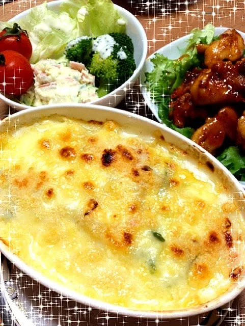 野菜たっぶりサーモングラタン＆チリ照りチキン＆ミルク風味ポテトサラダ☆|さっちゃんさん