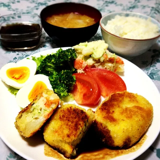 Snapdishの料理写真:ポテサラコロッケ、ポテサラ、白菜お味噌汁、もずく酢|💗Marico💗さん