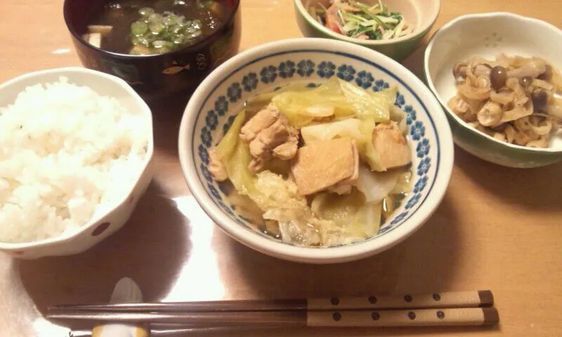 Snapdishの料理写真:白菜と鶏肉のさっぱり煮定食|ミズノ　タカコさん