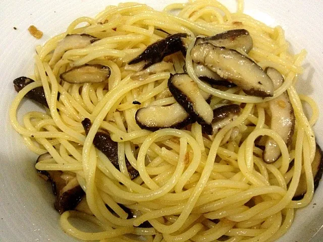 Mushroom aglio olio...yes I love mushrooms!!|Elaine Gohさん