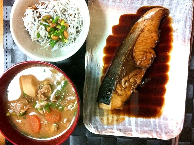 ぶりの照り焼き 豚汁 納豆しらすキムチあえ|笑美子さん